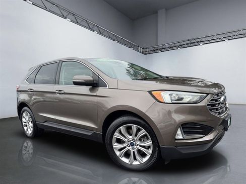 Used 2019 Ford Edge Titanium w/ Cold Weather Package image 29
