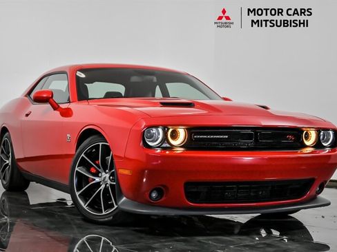 Used 2018 Dodge Challenger R/T Scat Pack w/ Leather Interior Group RWD image 1