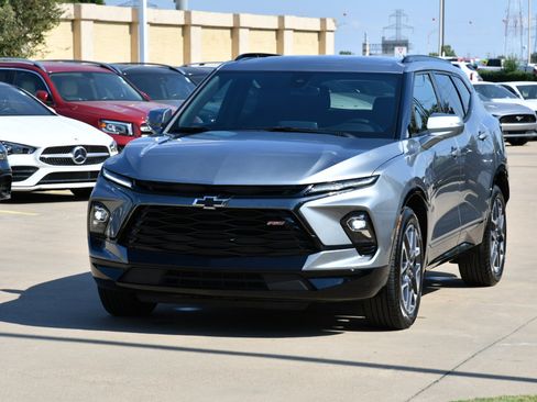 Used 2025 Chevrolet Blazer RS image 2
