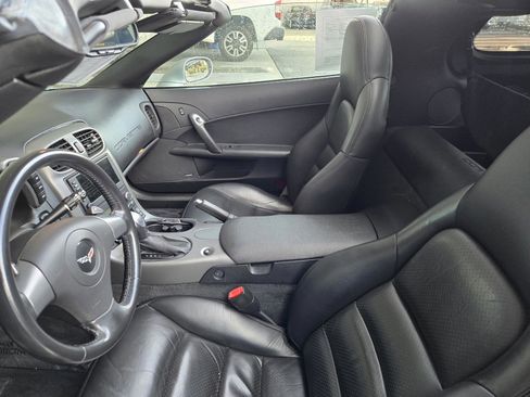 Used 2006 Chevrolet Corvette Coupe w/ Preferred Equipment Group image 27