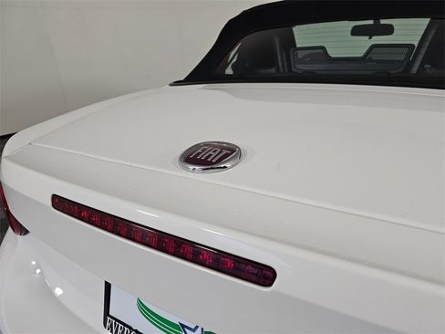 Used 2017 FIAT 124 Spider Classica image 15