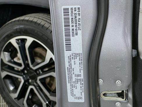 Used 2022 Jeep Compass Limited image 12