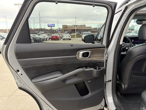Used 2023 Kia Sorento SX Prestige image 42