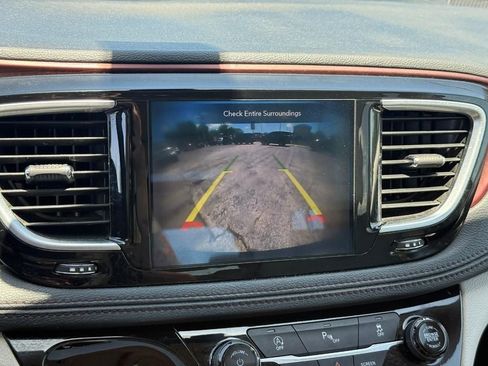 Used 2020 Chrysler Pacifica Limited FWD image 26