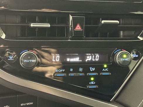 Used 2024 Toyota Camry SE w/ Convenience Package image 19