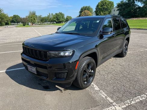 Used 2023 Jeep Grand Cherokee L Laredo AWD/4WD image 5