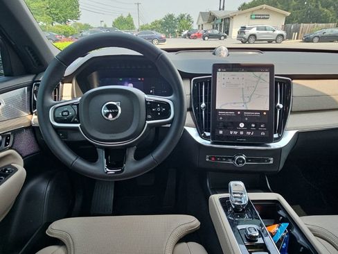 Used 2025 Volvo XC90 T8 Ultra AWD/4WD image 2
