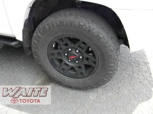Used 2023 Toyota 4Runner SR5 Premium w/ Moonroof Package AWD/4WD image 3