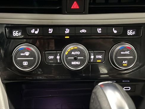 Used 2021 Volkswagen Jetta SEL Premium FWD image 18