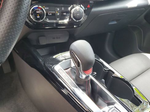 Used 2024 Chevrolet Trax RS FWD image 31