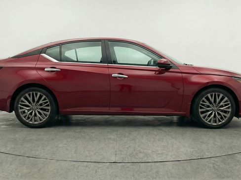 Used 2025 Nissan Altima 2.5 SV image 11