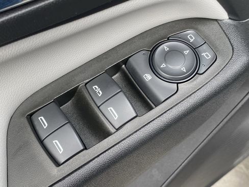 Used 2023 Chevrolet Equinox LS FWD image 16