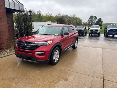 Used 2024 Ford Explorer XLT w/ Equipment Group 202A AWD/4WD image 3
