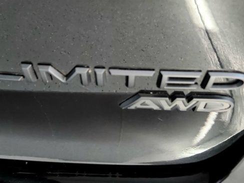 Used 2023 Chrysler Pacifica Limited w/ Uconnect Theater Family Group AWD/4WD image 14