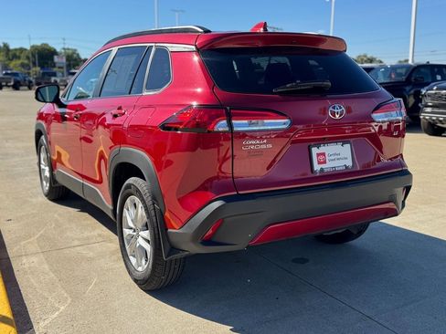 Used 2024 Toyota Corolla Cross LE image 6