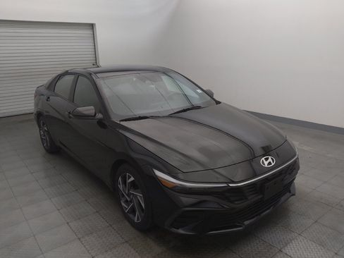 Used 2025 Hyundai Elantra Sport FWD image 13