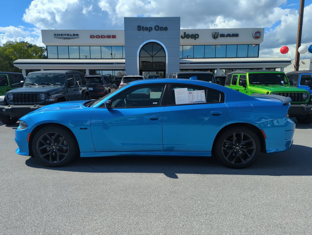 Used 2023 Dodge Charger R/T w/ Blacktop Package RWD image 3