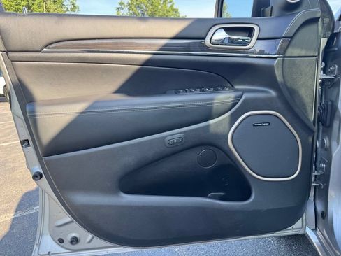 Used 2017 Jeep Grand Cherokee Overland w/ Jeep Active Safety Group AWD/4WD image 13