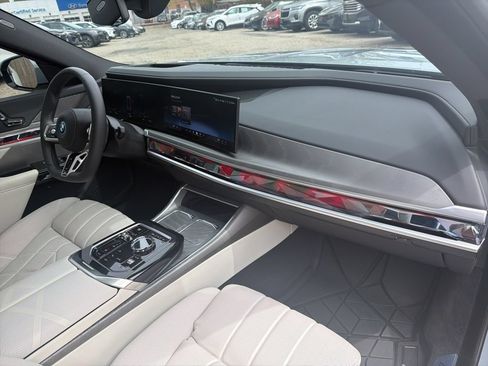 Used 2025 BMW i7 eDrive50 w/ M Sport Package RWD image 59