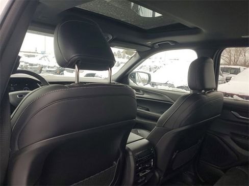 New 2025 Jeep Grand Cherokee L Altitude image 12