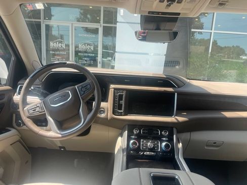 Used 2024 GMC Yukon Denali w/ Advanced Technology Package AWD/4WD image 8