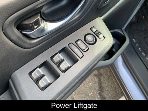 Used 2025 Honda Pilot Elite image 12