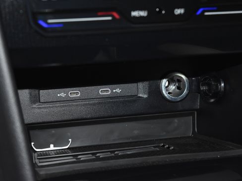 New 2025 Volkswagen Taos SE image 11