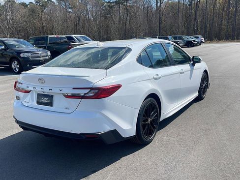 Used 2025 Toyota Camry SE FWD image 7