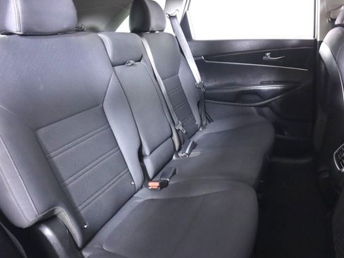 Used 2019 Kia Sorento FWD image 36