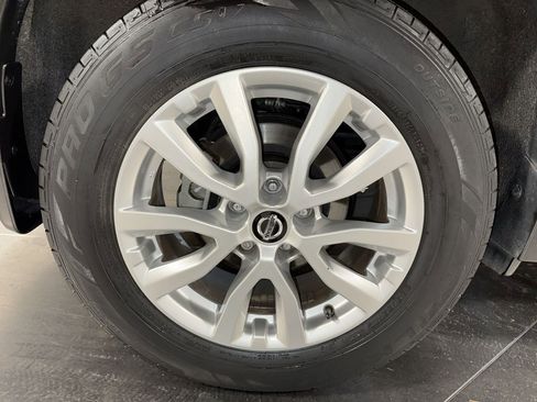 Used 2020 Nissan Rogue SV image 13