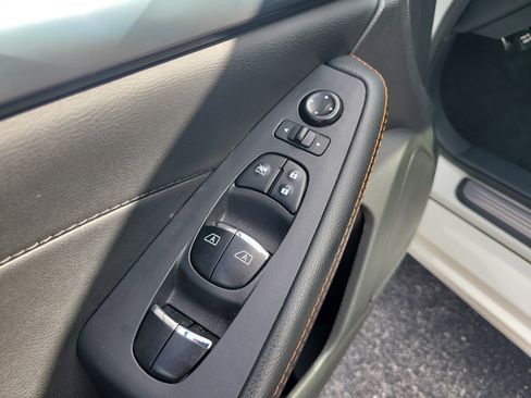 Used 2023 Nissan Maxima SR w/ Sport Mat Group FWD image 15