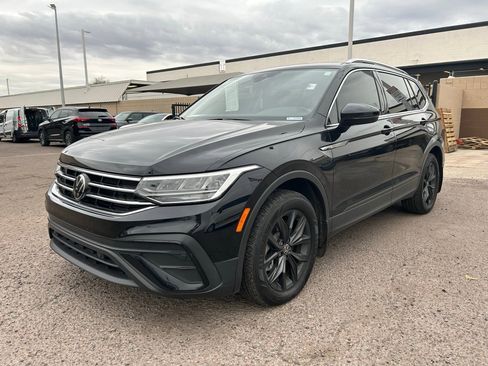 Used 2024 Volkswagen Tiguan SE image 3