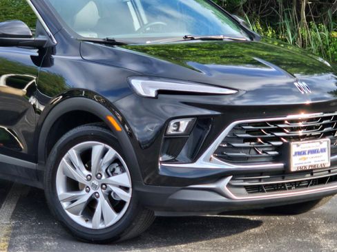 Certified 2025 Buick Encore GX Preferred FWD image 3