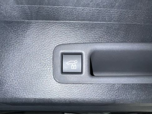 New 2026 Toyota Sienna XLE FWD image 10