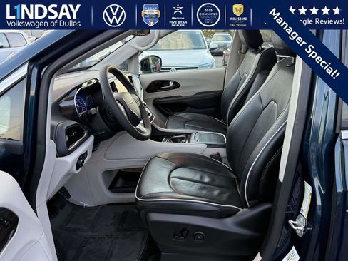 Used 2023 Chrysler Pacifica Limited image 10