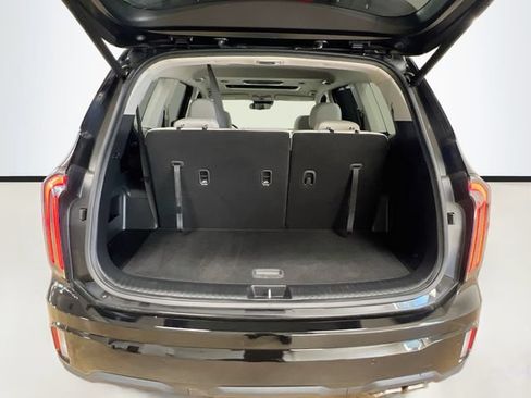 Certified 2023 Kia Telluride EX w/ EX Captain's Chair Package FWD image 28