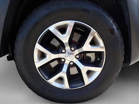 Used 2014 Jeep Cherokee Trailhawk w/ Technology Group AWD/4WD image 7