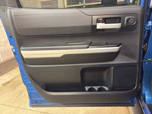 Used 2017 Toyota Tundra SR5 w/ SR5 Upgrade Package image 28