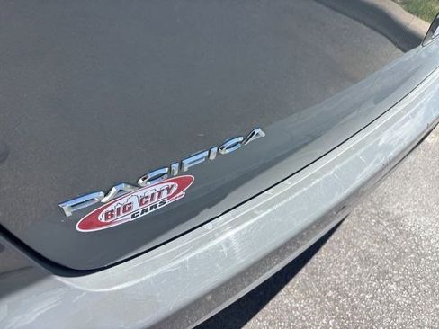 Used 2023 Chrysler Pacifica Touring-L FWD image 43