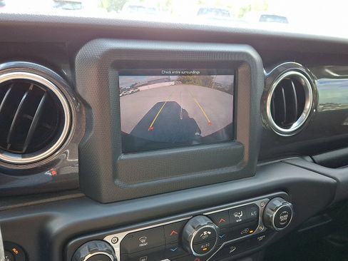 Used 2021 Jeep Wrangler Unlimited Sahara image 19