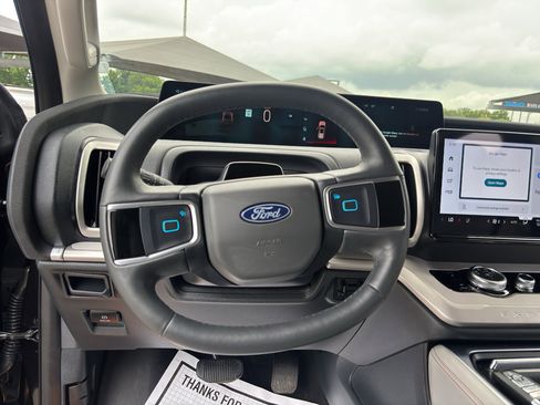 Used 2025 Ford Expedition Max Active RWD image 22