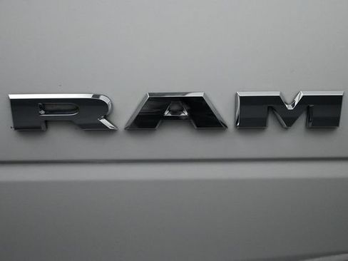 Used 2025 RAM 2500 Laramie AWD/4WD image 12