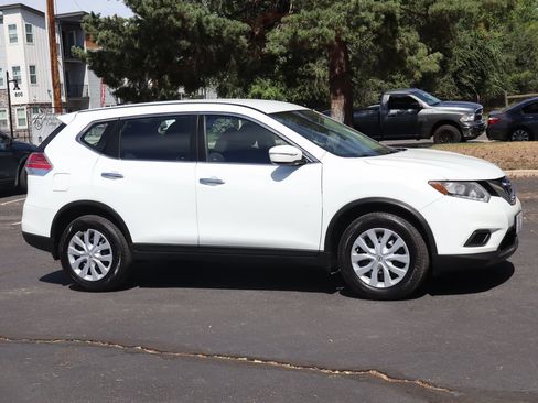 Used 2015 Nissan Rogue S AWD/4WD image 2