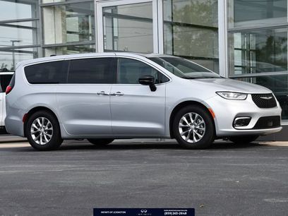 Used 2026 Chrysler Pacifica Limited