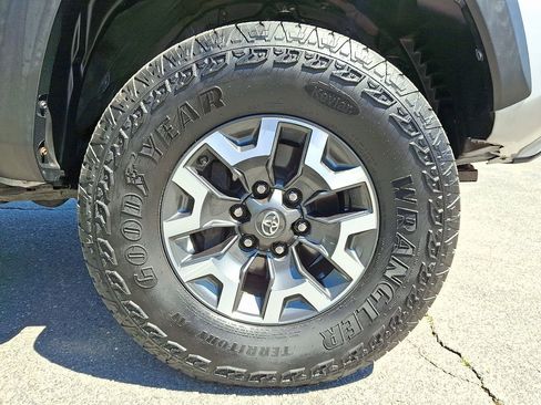 Used 2019 Toyota Tacoma TRD Off-Road RWD image 8