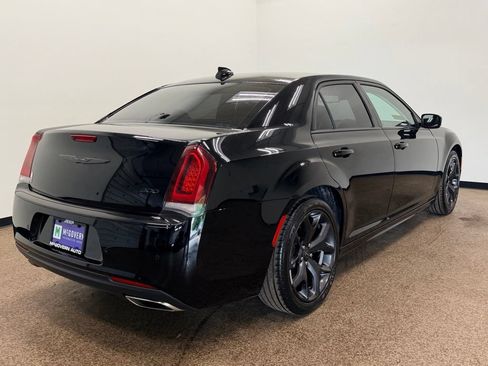 Used 2022 Chrysler 300 Touring L RWD image 6