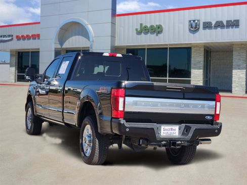 Used 2022 Ford F350 Platinum w/ FX4 Off-Road Package image 4