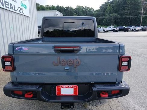 Used 2025 Jeep Gladiator Rubicon AWD/4WD image 4