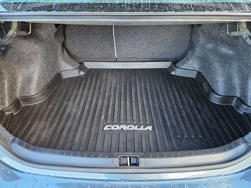 Used 2015 Toyota Corolla LE image 9