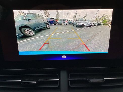 Used 2025 Chevrolet Trax RS w/ Driver Confidence Package FWD image 17
